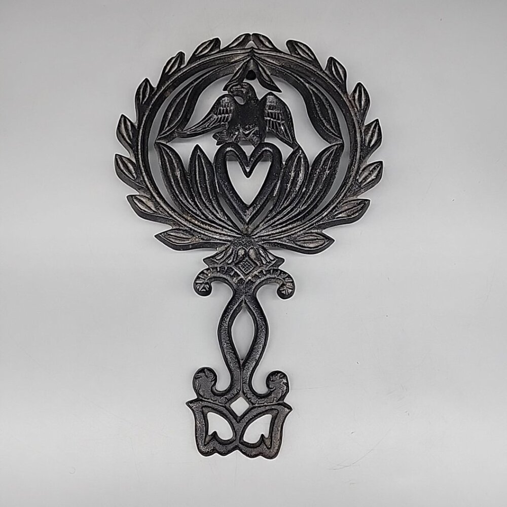 Vintage 1949 Wilton Cast Iron Metal Eagle Heart Trivet 11.5”